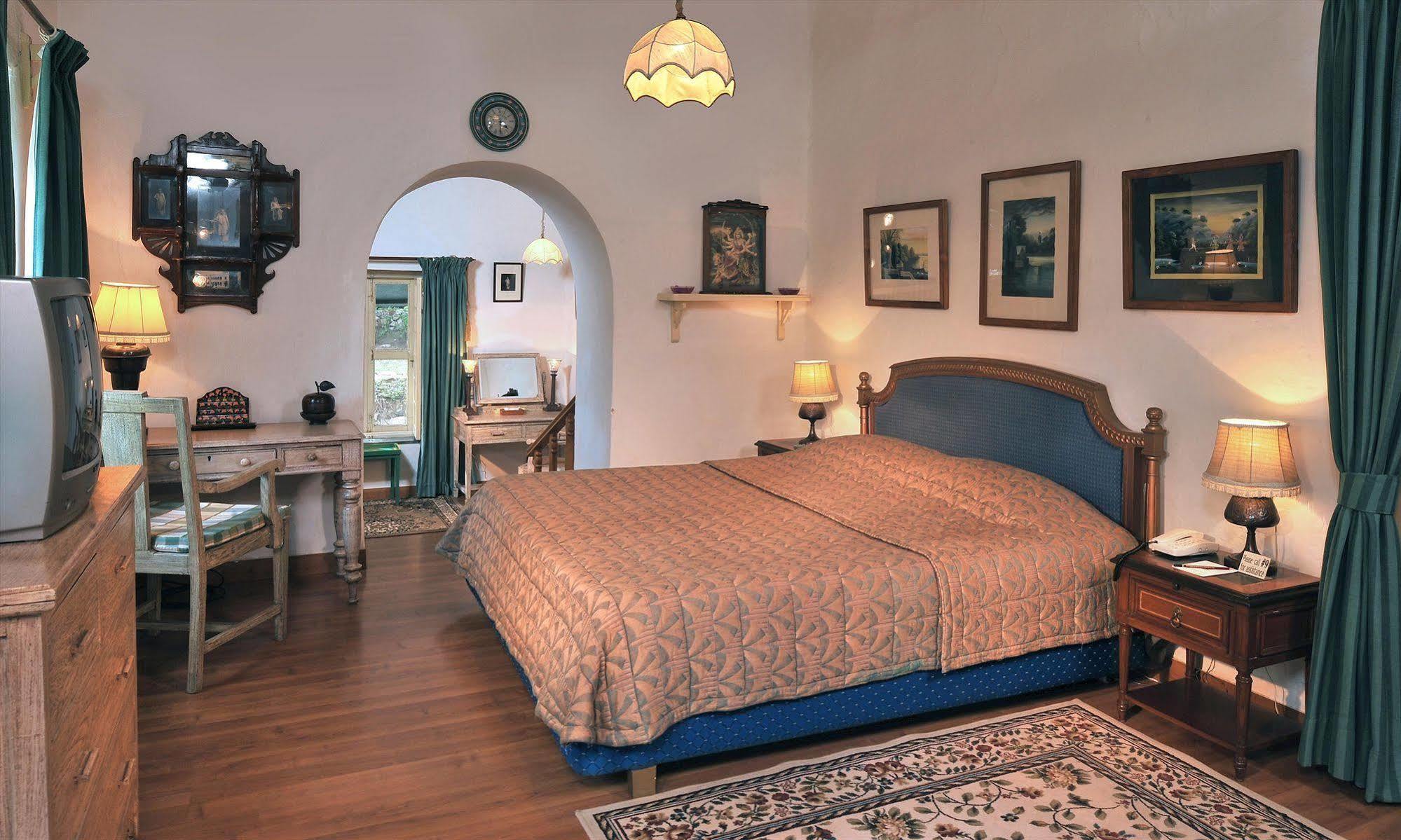 Welcomheritage Connaught House Mount Âbû Extérieur photo